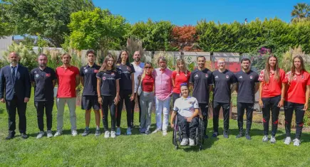 Göztepeli milli sporcular, Onursal Başkan Mehmet Sepil ile bir araya geldi