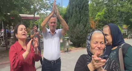 Isparta'da cinayet davasında karar: Oğullarının katiline verilen kararı, 'yaşasın adalet' diyerek alkışladılar