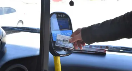 İzmirim Kart’ta yeni dönem: Binlerce cihaz yenilenecek