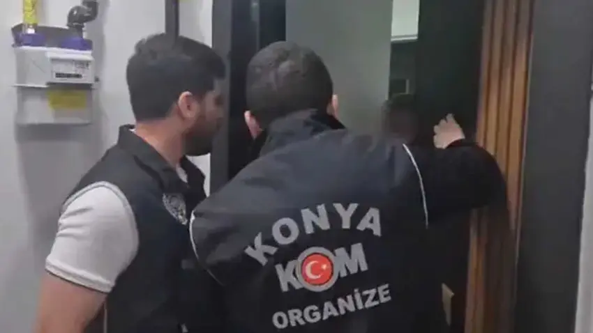 Konya'da silah kaçakçılığı operasyonu: Evlerden cephanelik çıktı haberinin görseli
