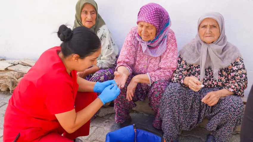 Seferihisar Belediyesi sağlık hizmetini köylere taşıyor haberinin görseli