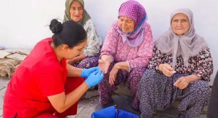 Seferihisar Belediyesi sağlık hizmetini köylere taşıyor