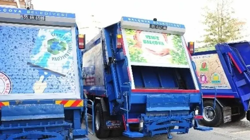 İzmir’de devrilen çöp kamyonundaki 3 kişi yaralandı haberinin görseli