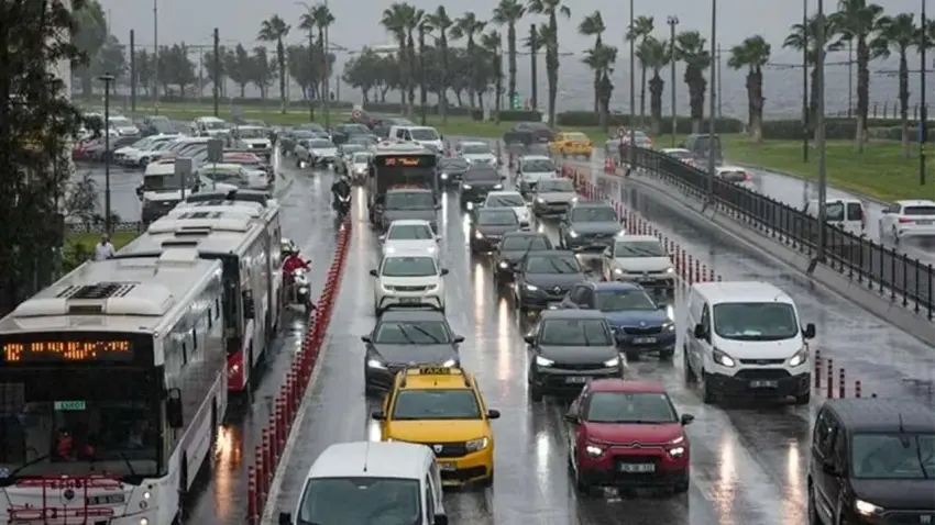 İzmir’de okul trafiğine kamera ve akıllı sinyalizasyon takibi haberinin görseli