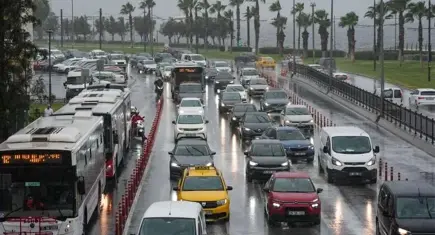 İzmir’de okul trafiğine kamera ve akıllı sinyalizasyon takibi