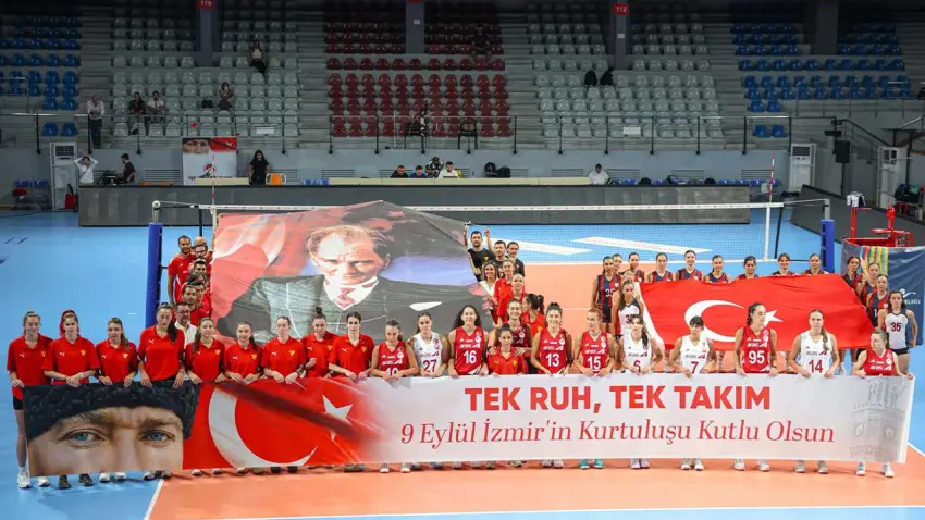 İzmir’in kurtuluşu voleybolla taçlandı haberinin görseli
