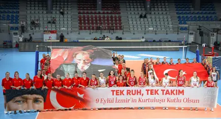 İzmir’in kurtuluşu voleybolla taçlandı