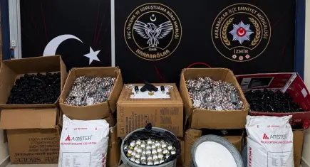 Karabağlar'da operasyonu: 253 bin uyuşturucu hap yakalandı