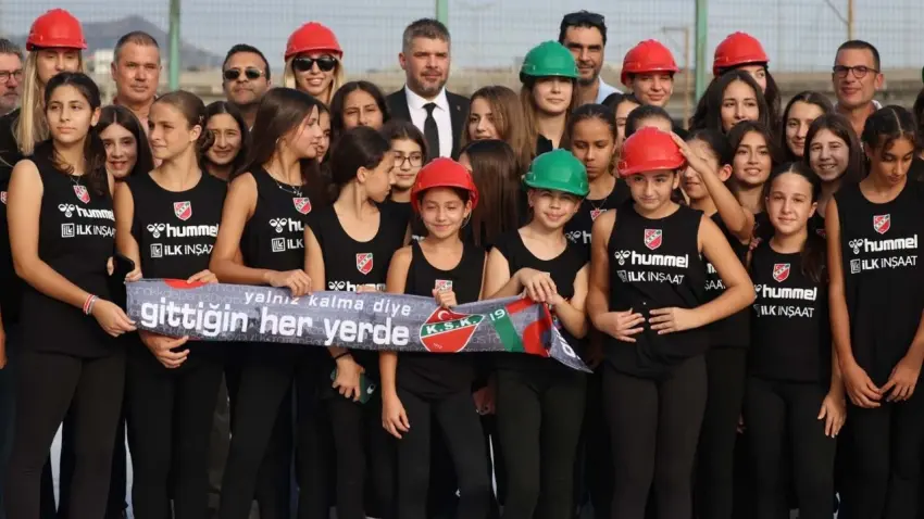 Karşıyaka’dan kız çocuklarına 4 ayda dev voleybol yatırımı haberinin görseli