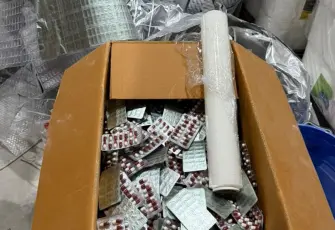 Mersin'de plastik tesisine uyuşturucu baskını