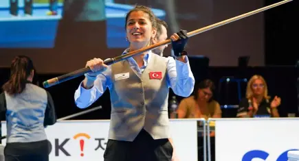 Milli bilardocu Güzin Müjde Karakaşlı dünya şampiyonu