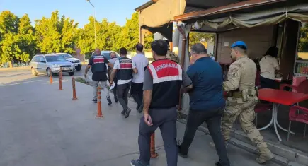 İzmir’de FETÖ operasyonu: 21 şüpheli gözaltına alındı
