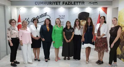Konak’ta kadın cinayetlerine karşı Türkiye’de bir ilk