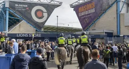 14 yıl sonra The Den’de buluştular:  Millwall 2-0 öne geçti, West Ham 6 dakikada maçı çevirdi