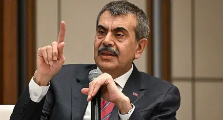 Bakan Tekin: Öğretmenler için önlüğü tercih ettik
