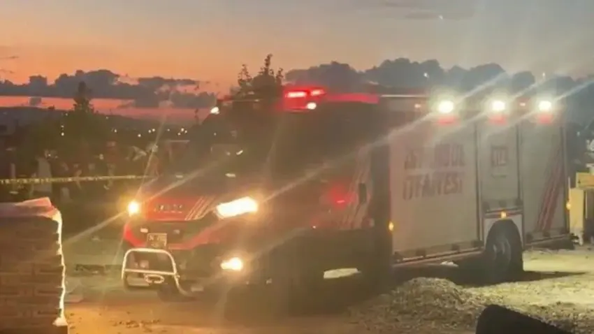 Büyükçekmece’de toprak kayması: 2 işçi göçük altında haberinin görseli