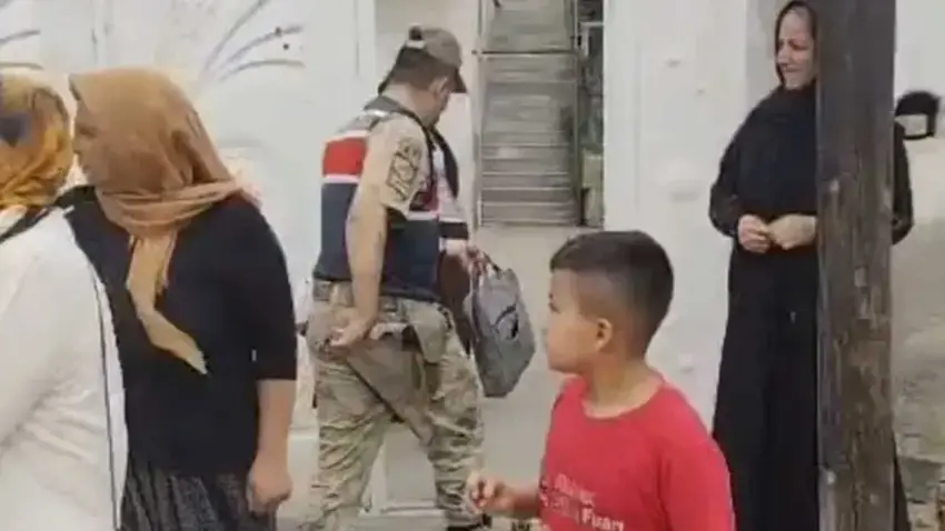 Ev sahibini bıçaklayıp sandalyeye bağlayan 4 kadın altınlarla kaçtı haberinin görseli