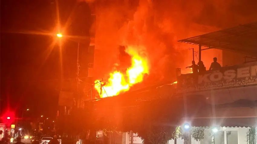 İzmir'de fırın yangını! Baca temizliği sırasında alevler yükseldi haberinin görseli