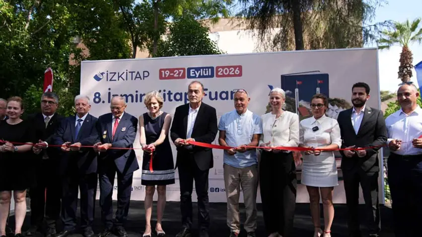 İzmir Kitap Fuarı kitapseverlerle buluştu haberinin görseli