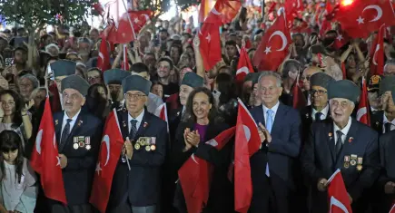 Karşıyaka’da gaziler için anlamlı yürüyüş