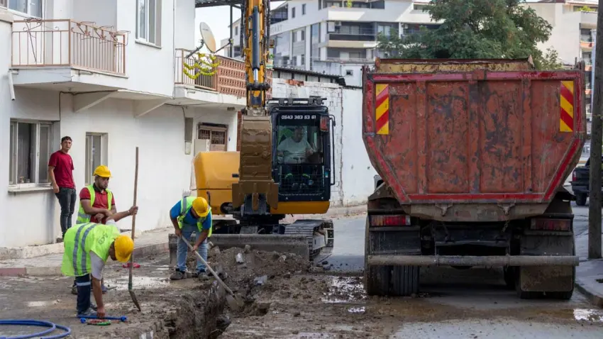 Kınık’ta 40 yıllık içme suyu şebekesi yenileniyor haberinin görseli