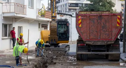 Kınık’ta 40 yıllık içme suyu şebekesi yenileniyor