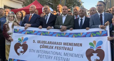 Menemen Çömlek Festivali kortej yürüyüşüyle başladı
