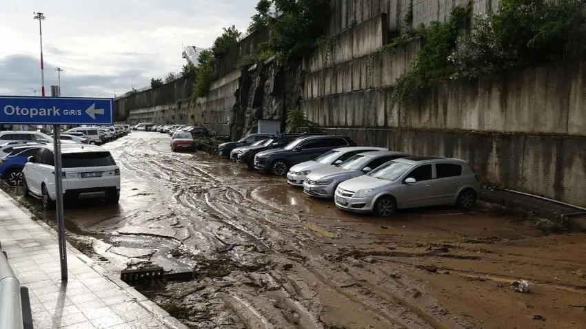Trabzon’da sağanak sonrası hasar gün ağarınca ortaya çıktı haberinin görseli