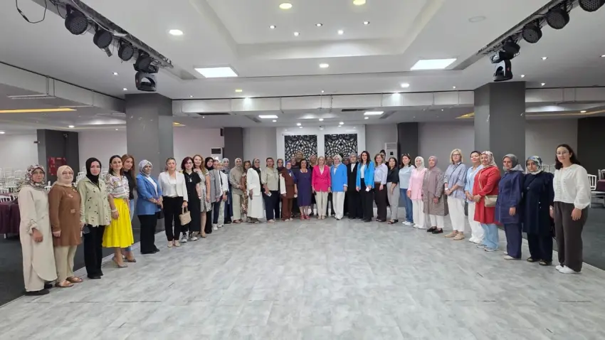 AK Parti İzmir Kadın Kolları’nda yeni dönem mesaisi haberinin görseli