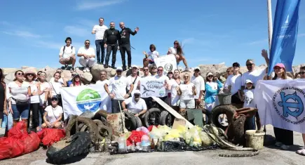 Çeşme’de temizlik seferberliği: Kıyılardan 1,5 ton atık toplandı