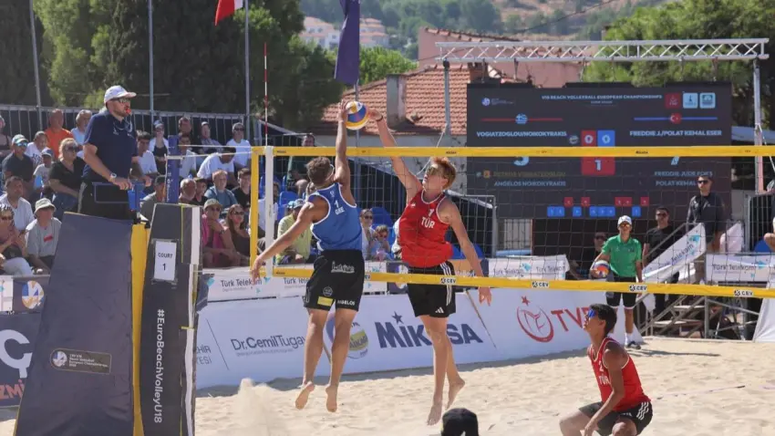 Foça’da U18 Avrupa Plaj Voleybolu’nda yarı final heyecanı haberinin görseli