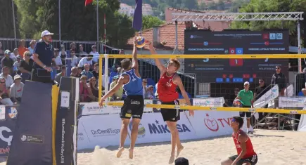 Foça’da U18 Avrupa Plaj Voleybolu’nda yarı final heyecanı