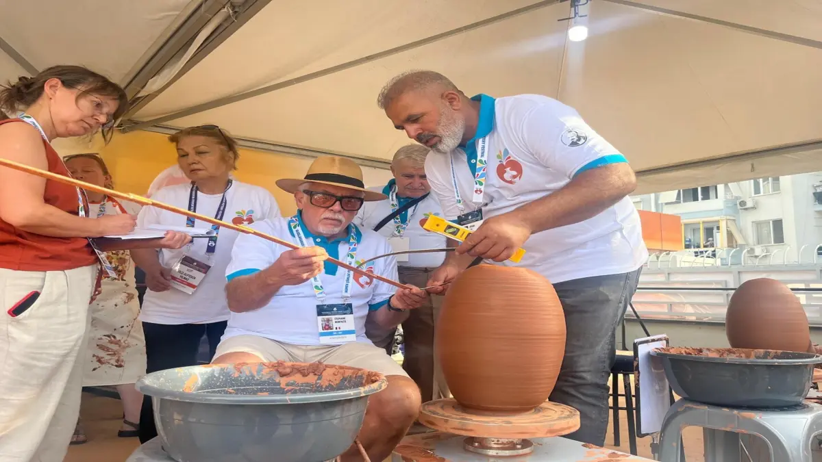 Babadan oğula çömlek ustalığı görseli