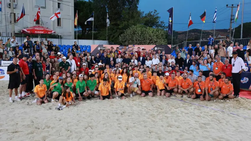 Foça’da U18 Avrupa Plaj Voleybolu Şampiyonası sona erdi haberinin görseli