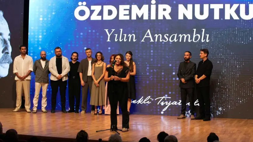 İzBBŞT, Özdemir Nutku Tiyatro Ödülleri’nden dört ödülle döndü