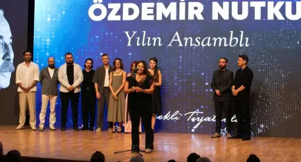 İzBBŞT, Özdemir Nutku Tiyatro Ödülleri’nden dört ödülle döndü