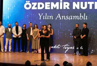 İzBBŞT, Özdemir Nutku Tiyatro Ödülleri’nden dört ödülle döndü
