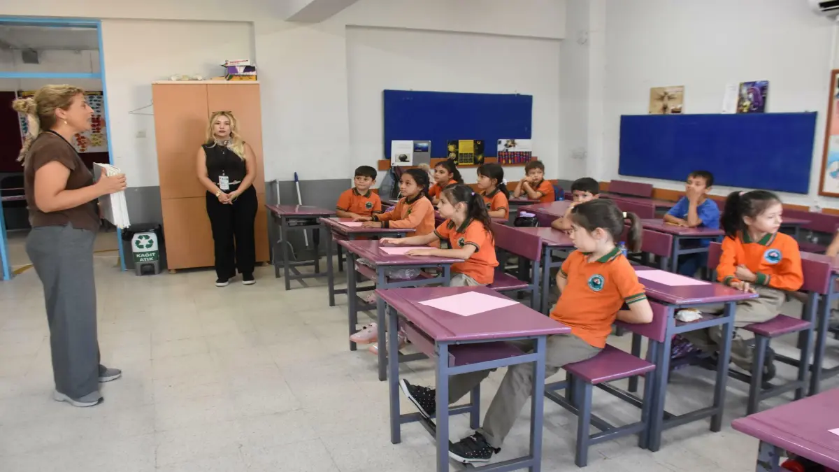 İzmir'de bilim köy okuluna taşındı: Fırsat eşitliği için bilim köprüsü görseli