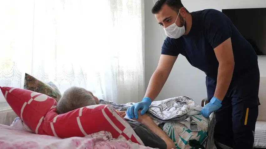 Kemalpaşa’da sağlık hizmeti vatandaşların evine ulaşıyor haberinin görseli