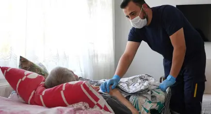 Kemalpaşa’da sağlık hizmeti vatandaşların evine ulaşıyor