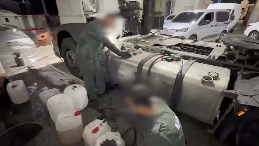 Kuzey Marmara Otoyolu'nda narkotik operasyonu: Yakıt tankında 224 kilo sıvı metamfetamin çıktı haberinin görseli