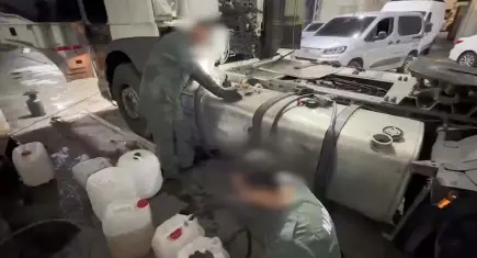 Kuzey Marmara Otoyolu'nda narkotik operasyonu: Yakıt tankında 224 kilo sıvı metamfetamin çıktı