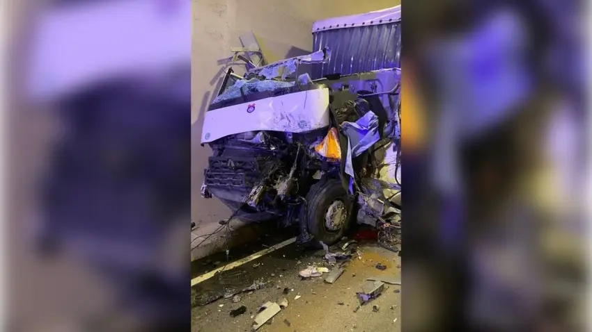 Artvin’de tünelde zincirleme kaza: 1 ölü, 2 yaralı haberinin görseli