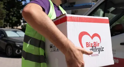 Bayraklı Belediyesi’nden binlerce haneye sosyal destek