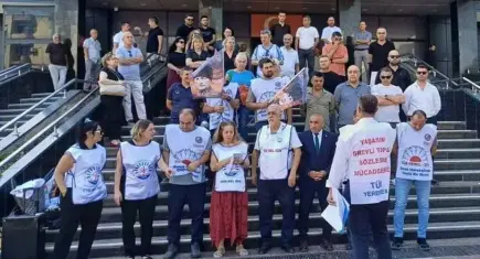 Buca Belediyesi’nde memurlardan yarım günlük iş bırakma eylemi
