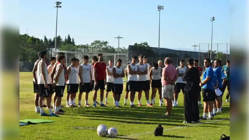 Bucaspor 1928'de derbi öncesi ayrılık şoku haberinin görseli