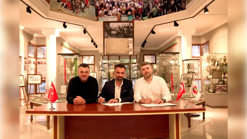 Karşıyaka'da Selim Çınar yeniden göreve başladı haberinin görseli