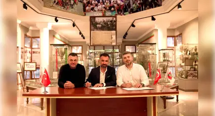 Karşıyaka'da Selim Çınar yeniden göreve başladı