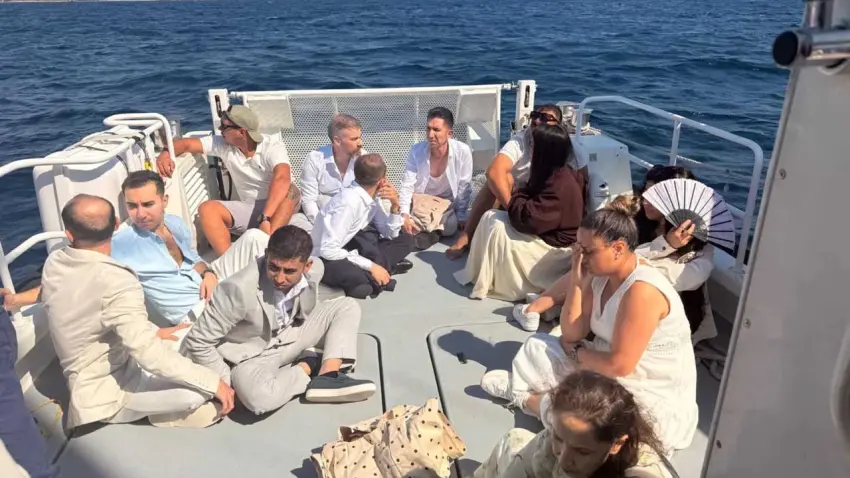 Milas açıklarında göçmen operasyonu: Şık kıyafetli 12 kaçak göçmen yakalandı haberinin görseli