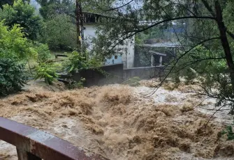 Zonguldak’ta sağanak hayatı olumsuz etkiledi: İş yerlerini su bastı